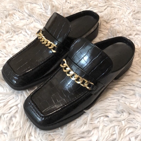 🌟 Black Mules with Gold Chain 🌟 - Picture 2 of 6
